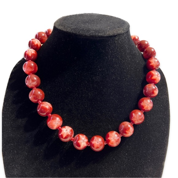 Vintage moonglow beaded necklace with flower center and sparkle in each bead - Picture 11 of 15